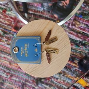 1 set of earrings ✨️ 😍 💕